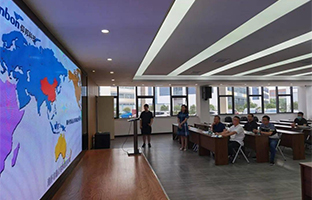 集萃（昆山）工业升级增进中心携电子科技大学专家赴hjc888黄金城光电开展产学研对接